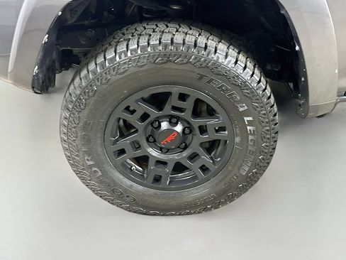 Used 2019 Toyota 4Runner SR5 AWD/4WD image 8