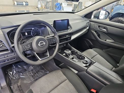 Used 2024 Nissan Rogue SV image 16