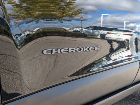 Certified 2020 Jeep Cherokee Trailhawk w/ Cold Weather Group image 9