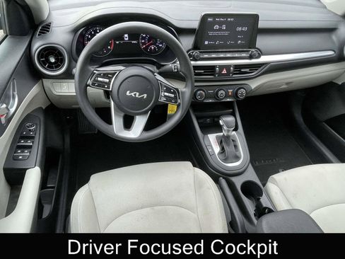 Used 2022 Kia Forte LXS w/ LXS Technology Package FWD image 11