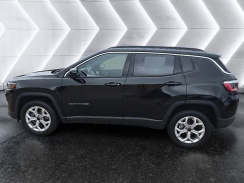 Used 2025 Jeep Compass Latitude image 8
