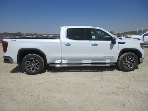 New 2026 GMC Sierra 1500 SLT w/ SLT Premium Plus Package image 3