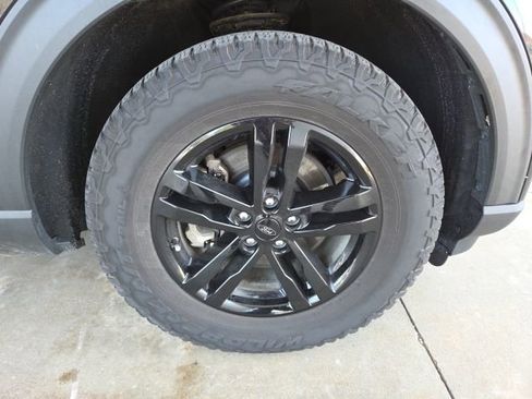 Used 2022 Ford Explorer XLT image 68