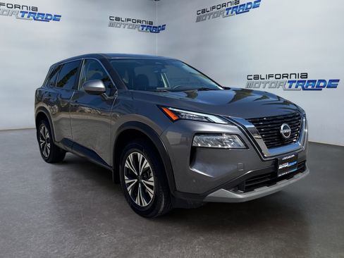 Used 2023 Nissan Rogue SV image 3