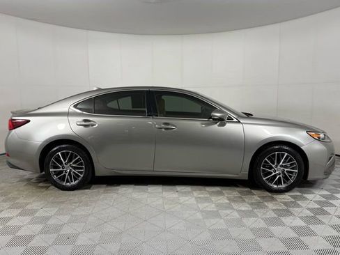 Used 2018 Lexus ES 350 w/ Luxury Package w/Wood Trim image 5