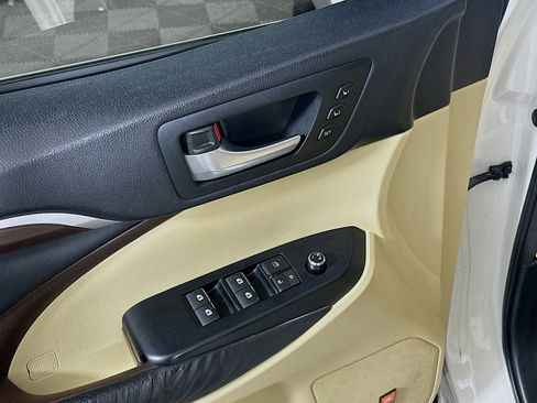 Used 2015 Toyota Highlander Limited image 15