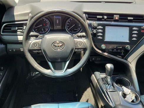 Used 2019 Toyota Camry SE FWD image 11