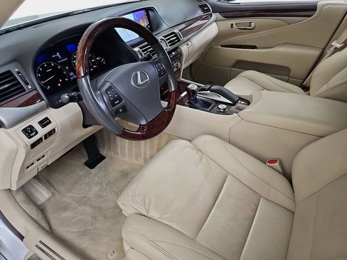 Used 2016 Lexus LS 460 w/ Comfort Package RWD image 19