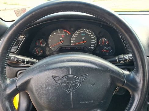 Used 2004 Chevrolet Corvette Convertible w/ Preferred Equipment Group RWD image 17