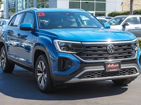 Used 2025 Volkswagen Atlas Cross Sport SE FWD image 3