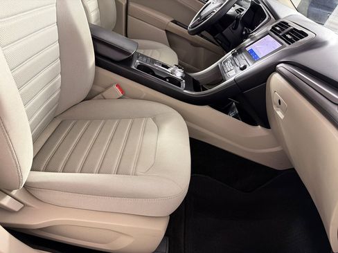 Used 2020 Ford Fusion SE FWD image 18