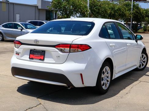 Used 2022 Toyota Corolla LE FWD image 3