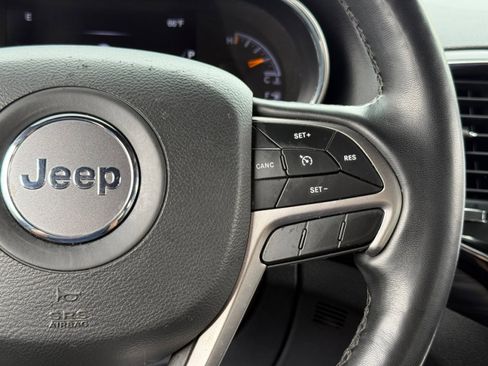 Used 2022 Jeep Grand Cherokee Laredo X image 22