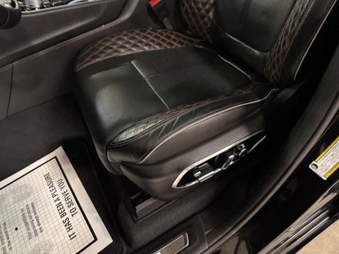 Used 2025 Jeep Grand Cherokee L Summit w/ Luxury Tech Group V AWD/4WD image 47