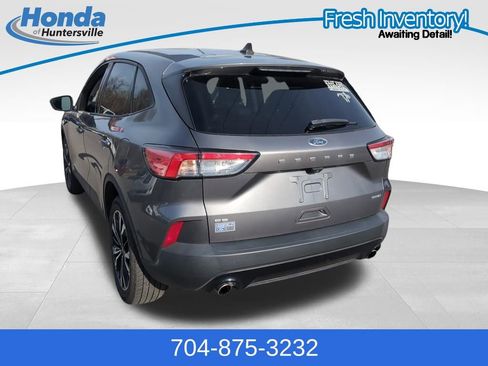 Used 2021 Ford Escape SE w/ SE Sport Appearance Package image 6