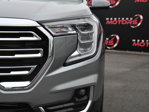 Used 2024 GMC Terrain SLT image 11