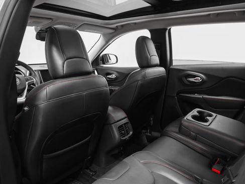 Used 2015 Jeep Cherokee Trailhawk w/ Comfort/Convenience Group AWD/4WD image 39