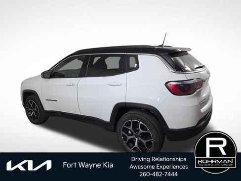 Used 2025 Jeep Compass Limited AWD/4WD image 11