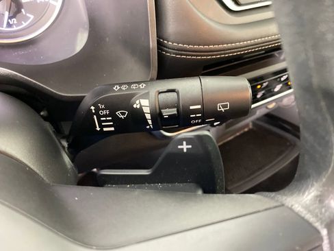 Used 2025 Nissan Rogue S image 14