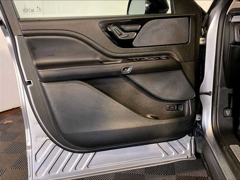 Used 2021 Lincoln Aviator AWD image 25