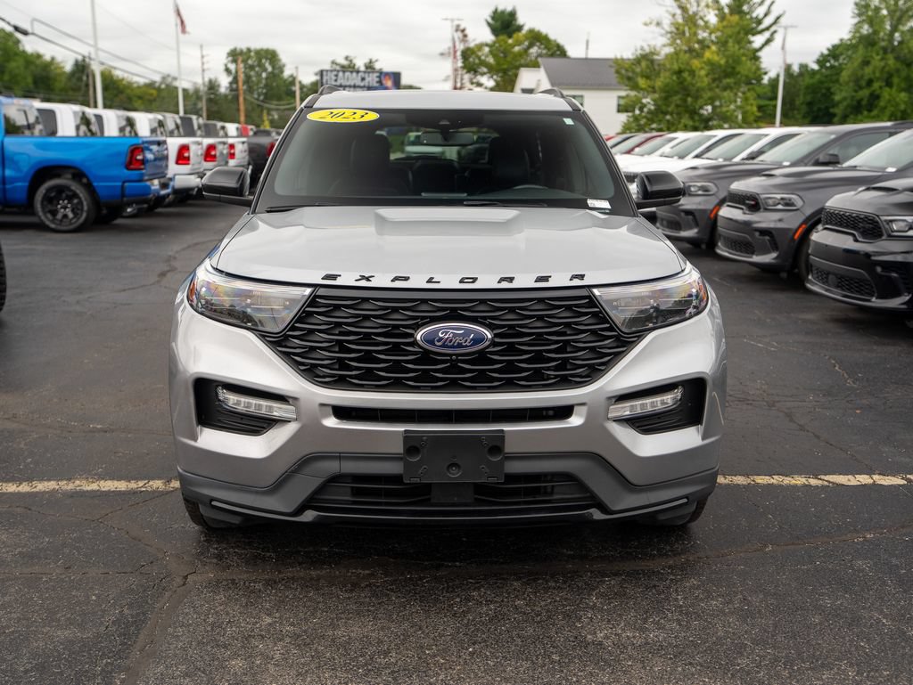 Used 2023 Ford Explorer ST-Line AWD/4WD image 3