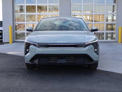 New 2025 Kia K4 LXS image 2