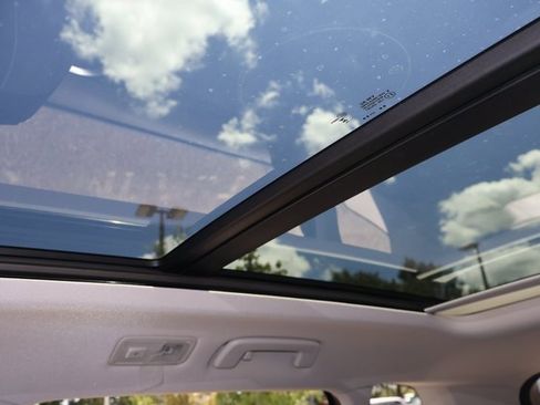 Certified 2025 Volkswagen Taos SE image 26