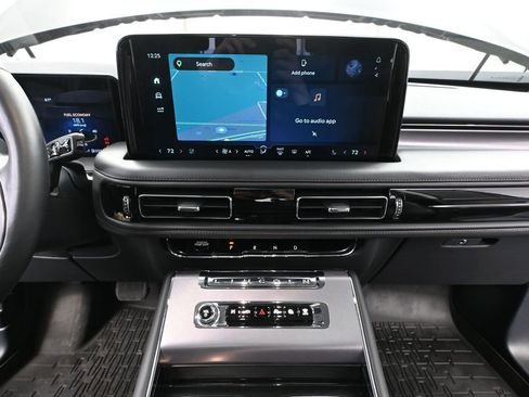 Used 2025 Lincoln Aviator AWD image 34