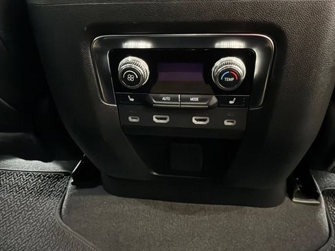 Used 2024 GMC Yukon Denali w/ Denali Reserve Package AWD/4WD image 19