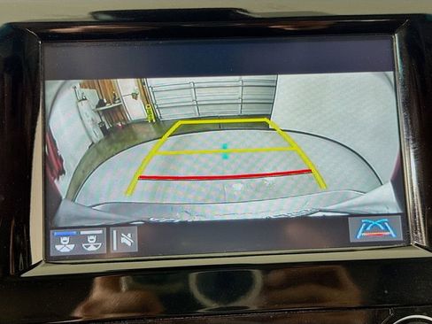 Used 2018 Toyota Camry SE w/ Moonroof Package image 25