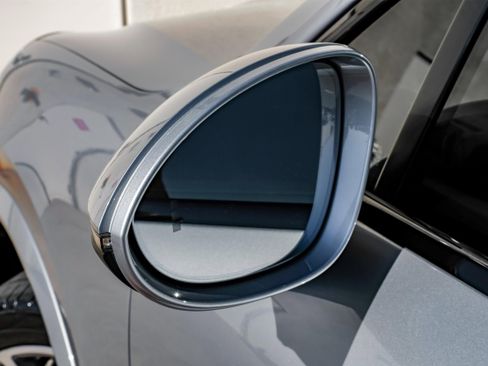 Used 2020 Porsche Cayenne image 38