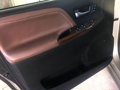 Used 2015 Toyota Sienna Limited FWD image 11