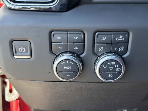 Used 2025 GMC Sierra 2500 AT4X AWD/4WD image 32