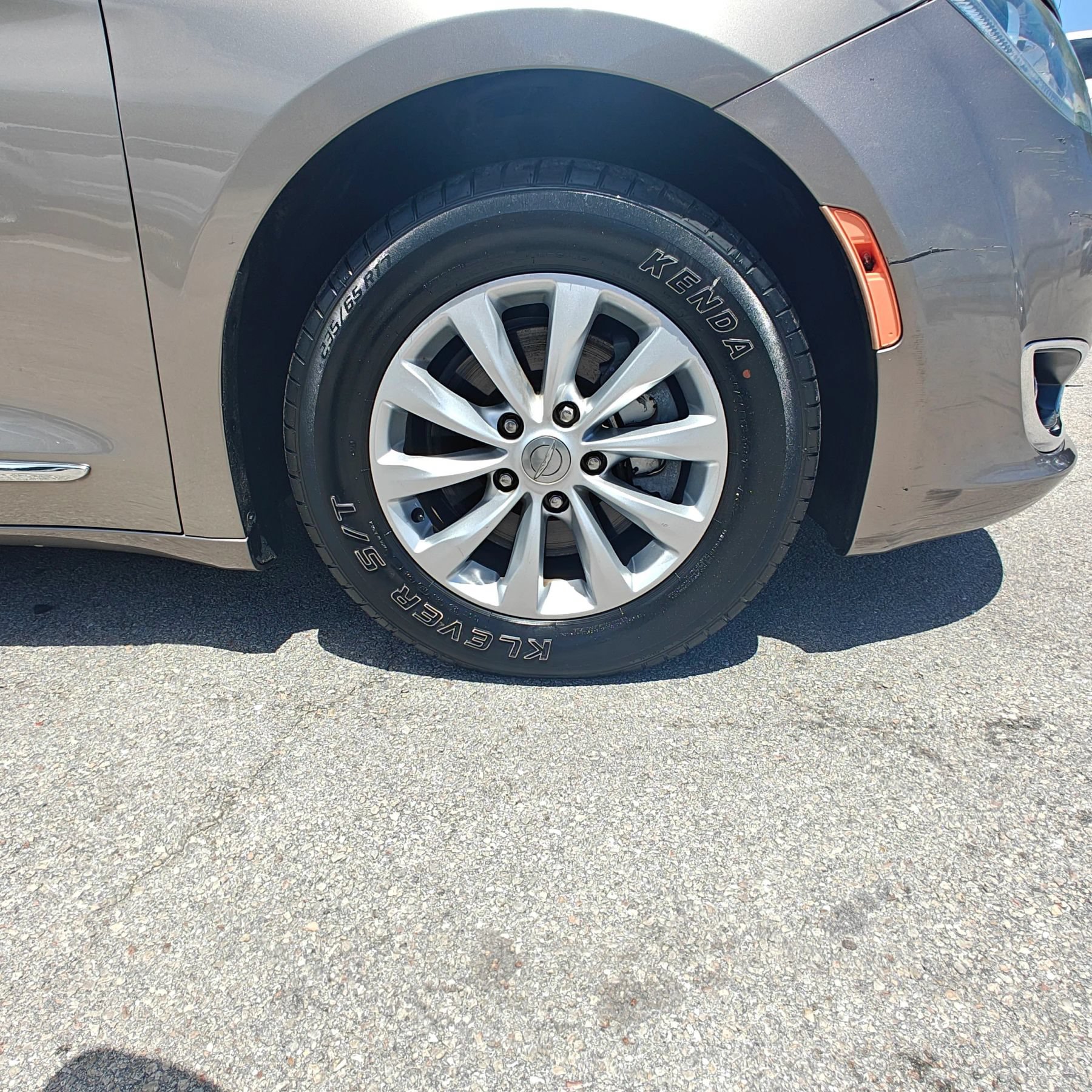 Used 2017 Chrysler Pacifica Touring-L FWD image 23