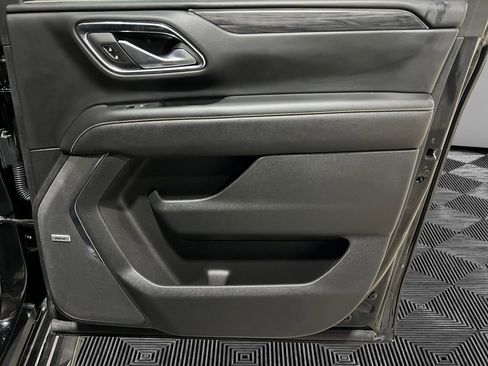 Used 2023 GMC Yukon XL SLT image 17