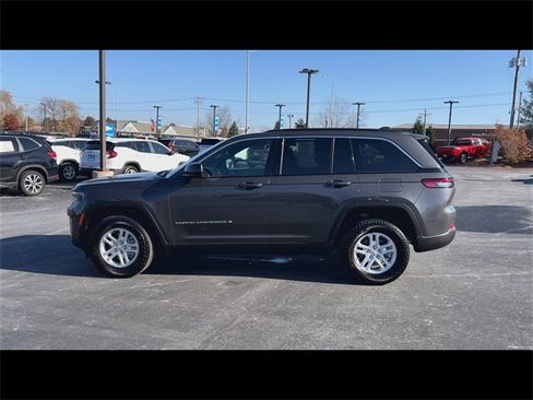 Used 2025 Jeep Grand Cherokee Laredo image 5