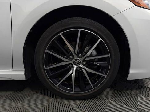 Used 2023 Toyota Camry SE FWD image 11