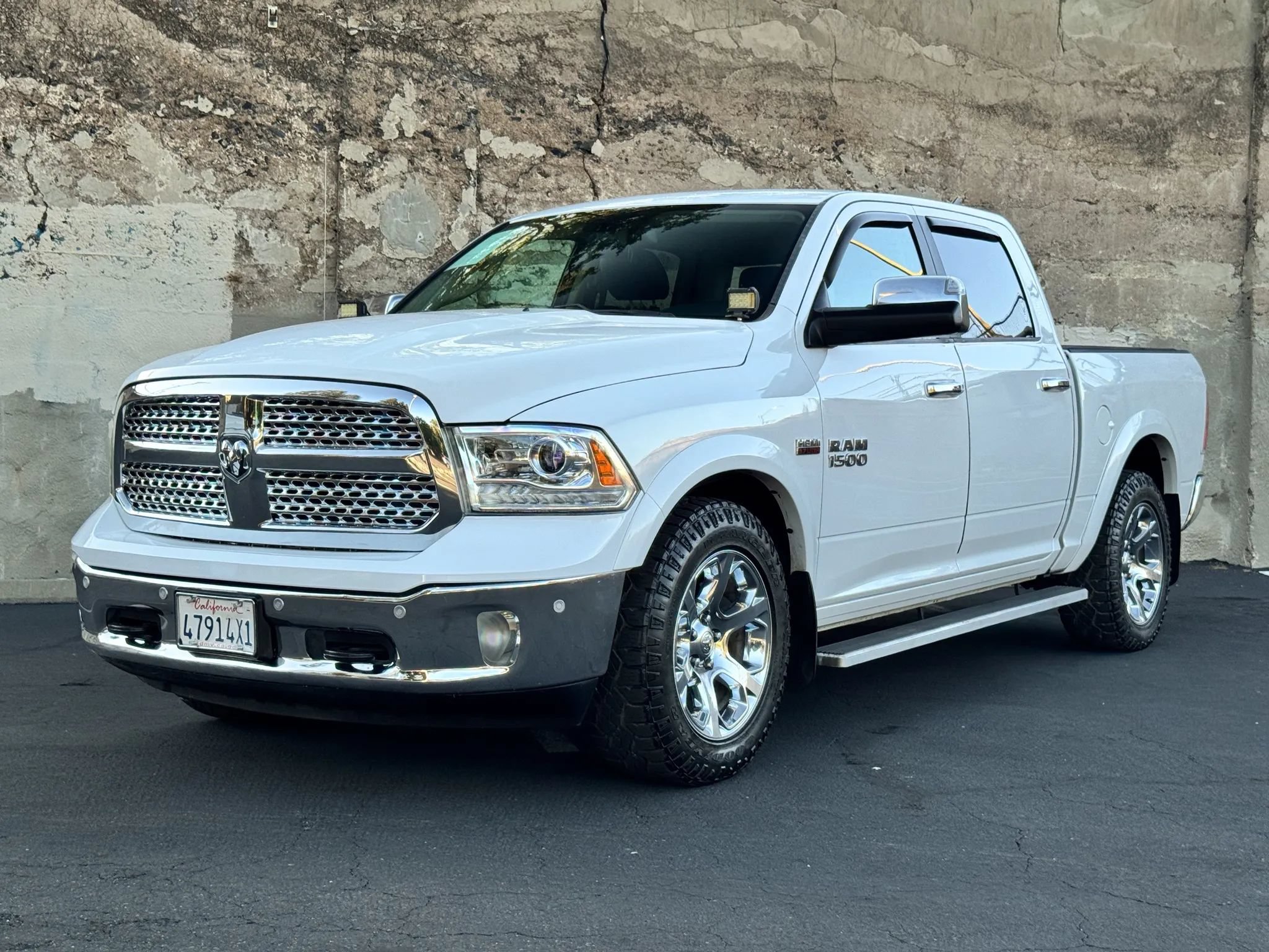 Used 2017 RAM 1500 Laramie w/ Convenience Group AWD/4WD image 12