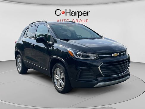 Certified 2022 Chevrolet Trax LT w/ LT Convenience Package AWD/4WD image 1