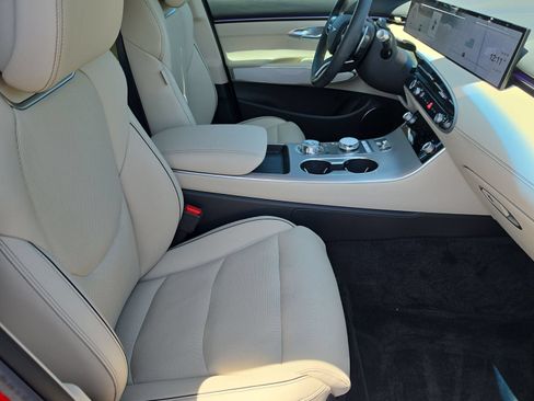 Certified 2026 Genesis GV70 2.5T Advanced AWD/4WD image 11