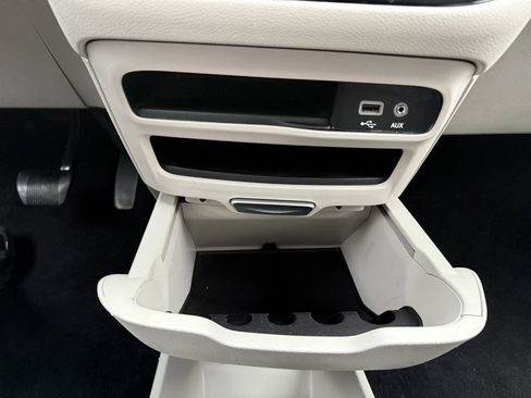 Used 2020 Chrysler Pacifica Touring-L image 23