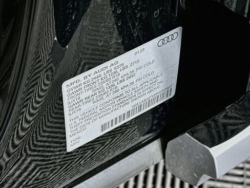 Used 2023 Audi Q5 2.0T Premium w/ Convenience Package AWD/4WD image 12