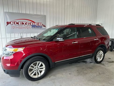 Used 2014 Ford Explorer XLT w/ Equipment Group 202A AWD/4WD image 2