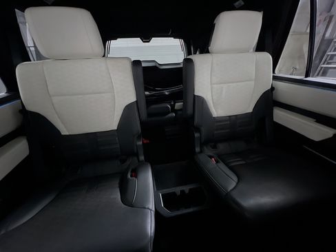 Used 2023 Toyota Sequoia Capstone AWD/4WD image 33