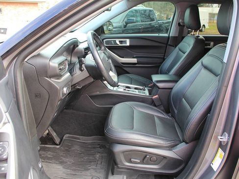 Used 2022 Ford Explorer XLT w/ Class IV Trailer Tow Package image 23