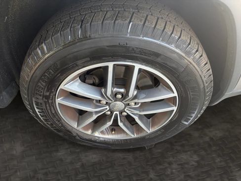 Used 2018 Jeep Grand Cherokee Limited AWD/4WD image 39