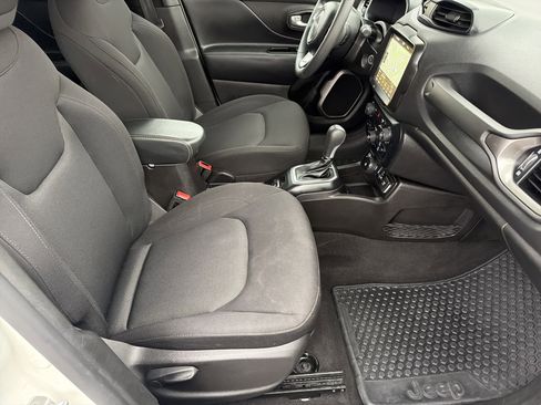 Used 2023 Jeep Renegade Latitude image 13