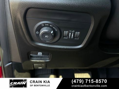 Used 2023 Jeep Grand Cherokee Limited w/ Luxury Tech Group II AWD/4WD image 12