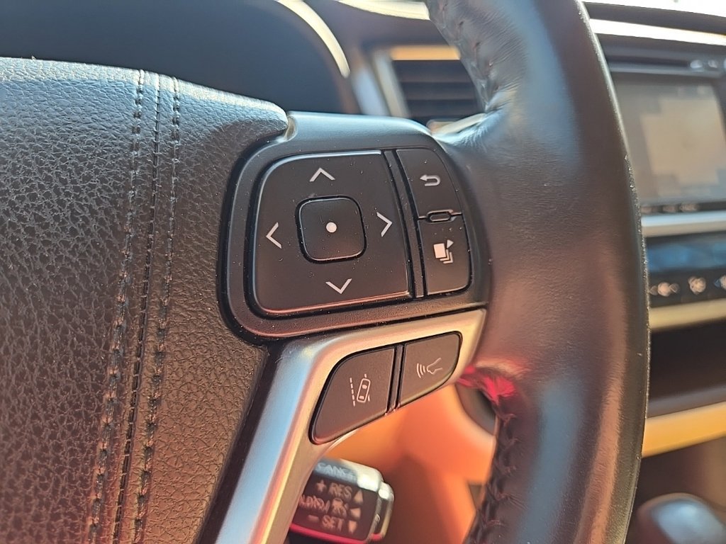 Used 2019 Toyota Highlander XLE FWD image 40