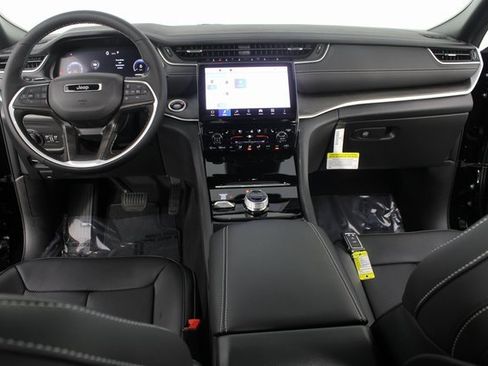 New 2025 Jeep Grand Cherokee Limited image 12